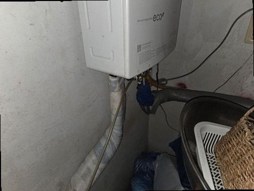 옹진군 누수탐지 보일러와 난방 분배기 배관 구조를 확인하는 현장