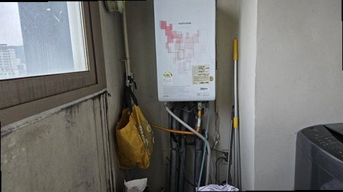 천안시 서북구 누수탐지 누수 배관 보수 후 압력값과 바닥 마감 상태를 확인하는 현장