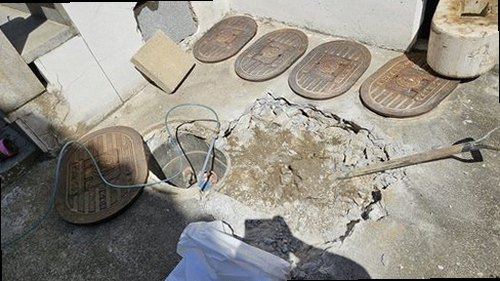 천안시 서북구 누수탐지 누수 탐지 장비의 측정값과 배관 위치를 대조하는 현장