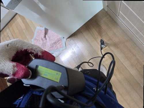 단원구 누수탐지 수도계량기 별침과 압력 게이지를 확인하는 현장