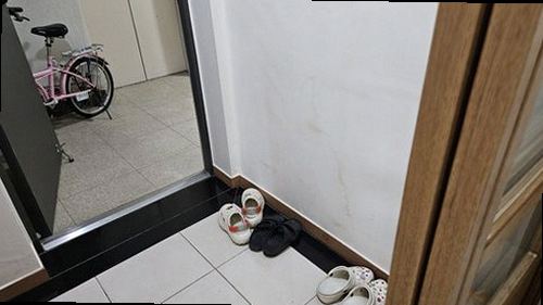 종로구 누수탐지 아래층 화장실 천장에 번진 누수 흔적과 습기 상태