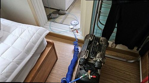 계양구 누수탐지 욕실 바닥 방수층과 배수구 주변 점검 장면