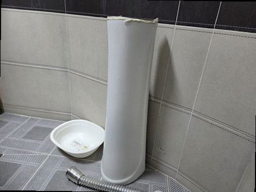 계양구 누수탐지 욕실 바닥과 아래층 천장 누수 흔적을 확인하는 현장