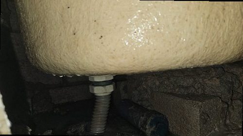 사하구 누수탐지 욕실 천장 누수 흔적과 주변 상태를 확인하는 현장