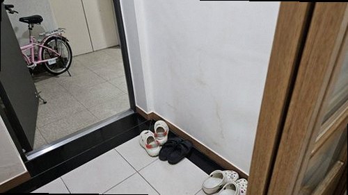 동안구 누수탐지 수도계량기 별침과 보일러 배관을 확인하는 모습