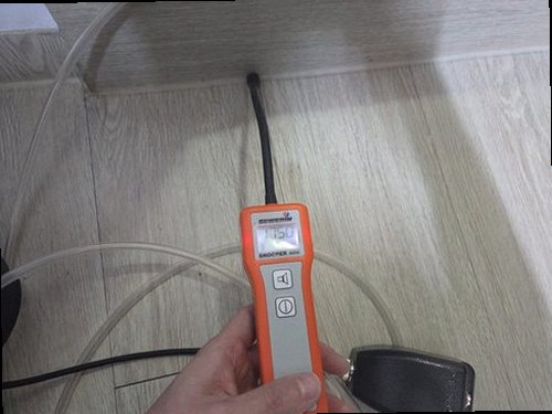 하남 누수탐지 수도계량기 별침과 누수 흔적을 확인하는 모습