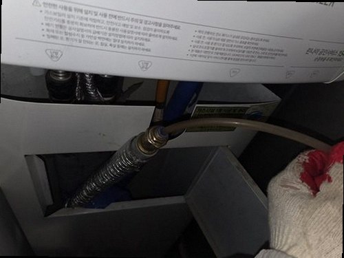 권선구 누수탐지 난방 배관 공압 검사와 압력 게이지 확인 장면