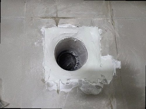 권선구 누수탐지 욕실 바닥과 천장 얼룩을 확인하는 누수 점검 현장