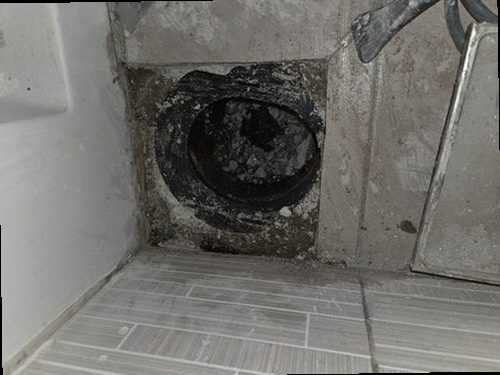 성동구 누수탐지 천장과 벽면에 번진 누수 흔적을 확인하는 현장