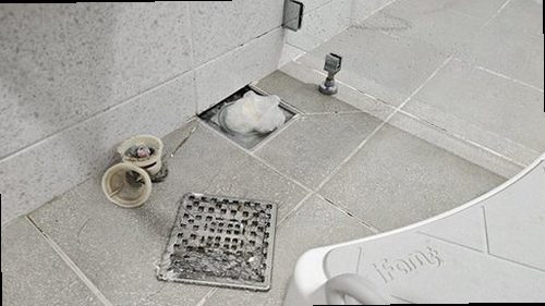 사상구 누수탐지 수도계량기와 압력 게이지를 확인하는 누수 점검 현장
