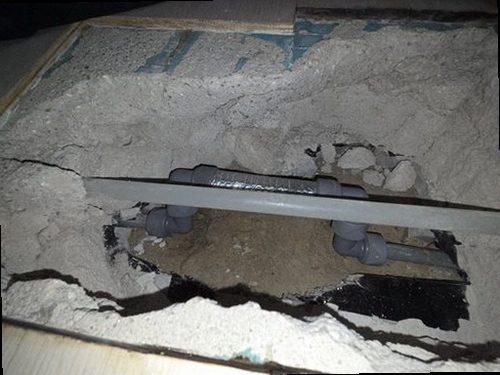 사상구 누수탐지 압력 게이지와 청음 장비로 배관을 점검하는 모습