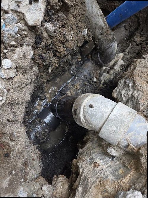 병점구 누수탐지 벽면 얼룩과 보일러 주변 배관을 확인하는 현장