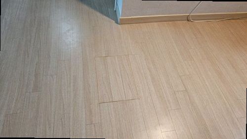 병점구 누수탐지 거실 천장에 번진 누수 흔적과 벽지 들뜸