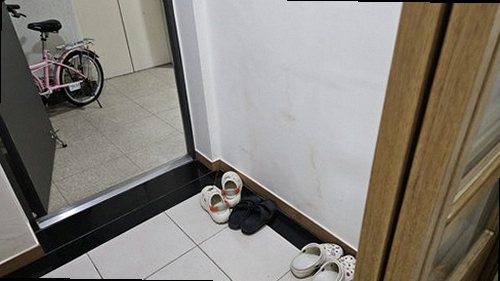 금천구 누수탐지 베란다 천장 누수 흔적과 주변 보양 작업