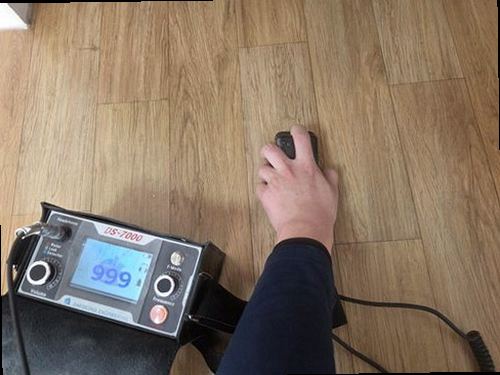 영등포구 누수탐지 거실 천장에 번진 누수 얼룩과 벽지 들뜸 상태