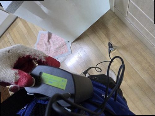 금정구 누수탐지 공압 게이지와 청음 장비로 배관 누수 위치를 확인하는 과정