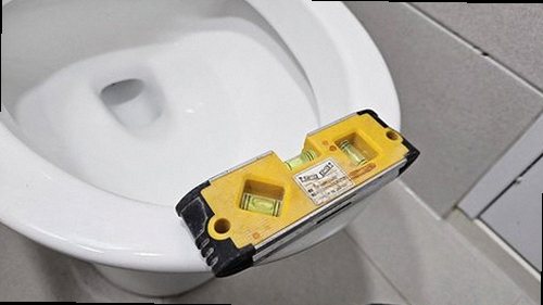 부산 남구 누수탐지 수도계량기 별침과 잠금 밸브를 확인하는 모습