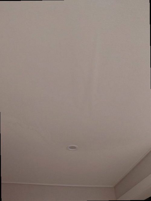 중랑구 누수탐지 천장에 발생한 누수 얼룩과 물자국을 확인하는 모습