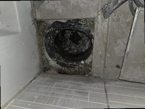 노원구 누수탐지 누수 피해가 발생한 천장과 벽면의 변색 상태
