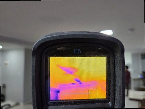 기흥구 누수탐지 수도계량기와 보일러 배관을 점검하는 모습