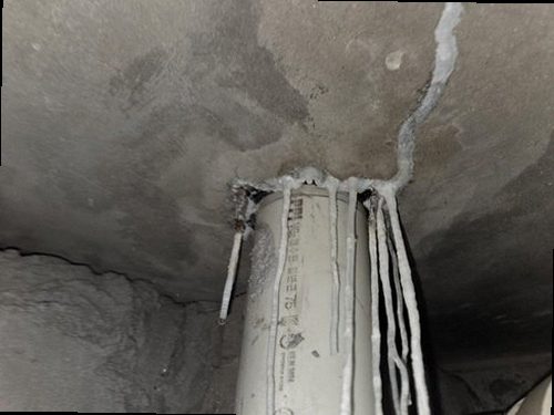 서대문구 누수탐지 벽지 변색과 바닥 습기 상태를 확인하는 현장 점검
