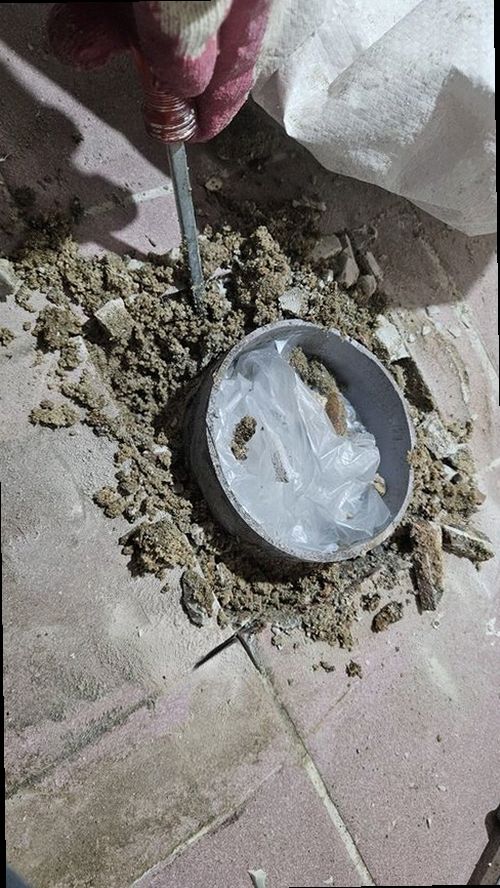 광주 누수탐지 배관 압력 검사와 청음탐지를 진행하는 실내 현장