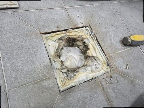 평택 누수탐지 압력 게이지와 청음탐지기로 배관 누수 위치를 확인하는 모습