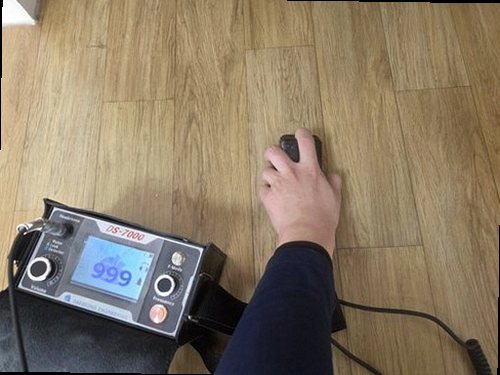 처인구 누수탐지 수도계량기 별침과 실내 누수 흔적을 확인하는 모습