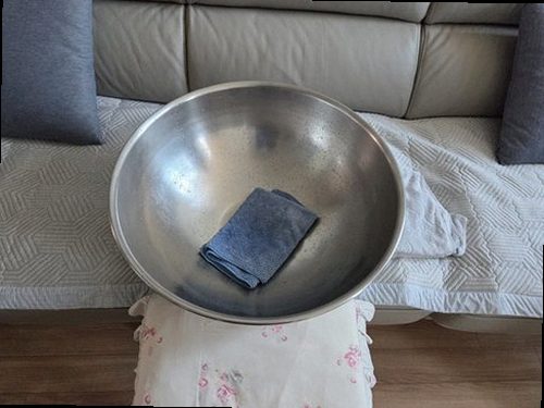 양천구 누수탐지 거실 천장 누수 흔적과 수분 측정 점검 모습