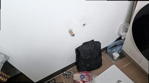 대전 중구 누수탐지 가스탐지기와 청음탐지기를 이용해 배관 위치를 확인하는 모습