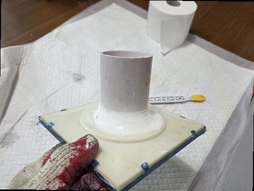 대전 동구 누수탐지 수도계량기 별침과 누수 피해 벽면을 확인하는 현장