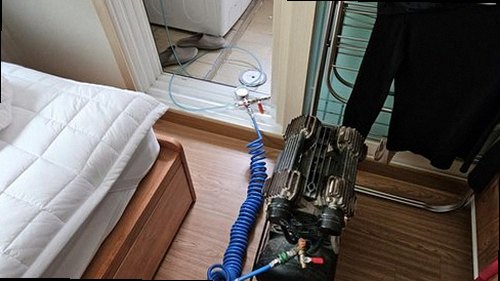 세종시 누수탐지 수도계량기 별침과 공압 게이지를 확인하는 과정