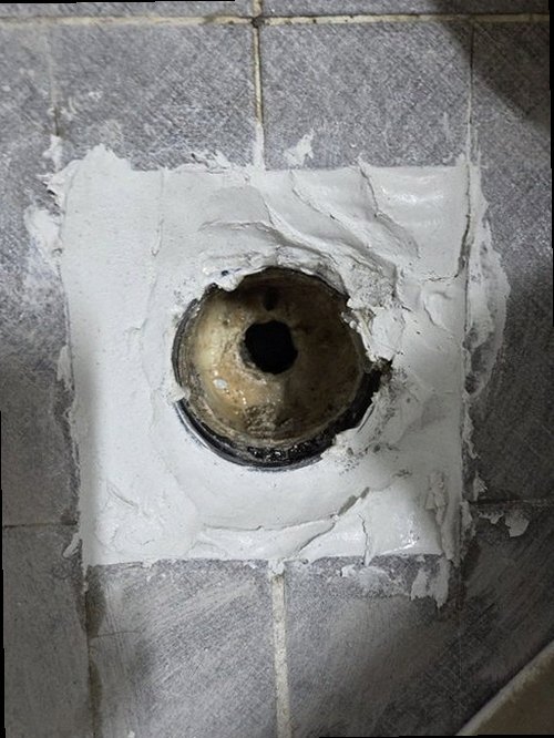 동두천 누수탐지 압력 게이지와 청음탐지 장비를 사용하는 누수 점검 현장