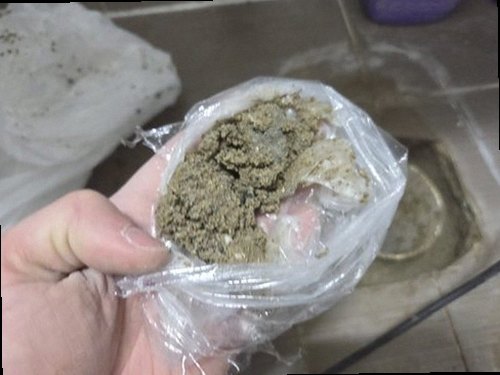 동두천 누수탐지 누수 흔적과 수도계량기 별침을 확인하는 초기 점검 모습