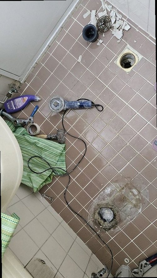 동두천 누수탐지 벽지 변색과 천장 얼룩이 나타난 누수 피해 현장